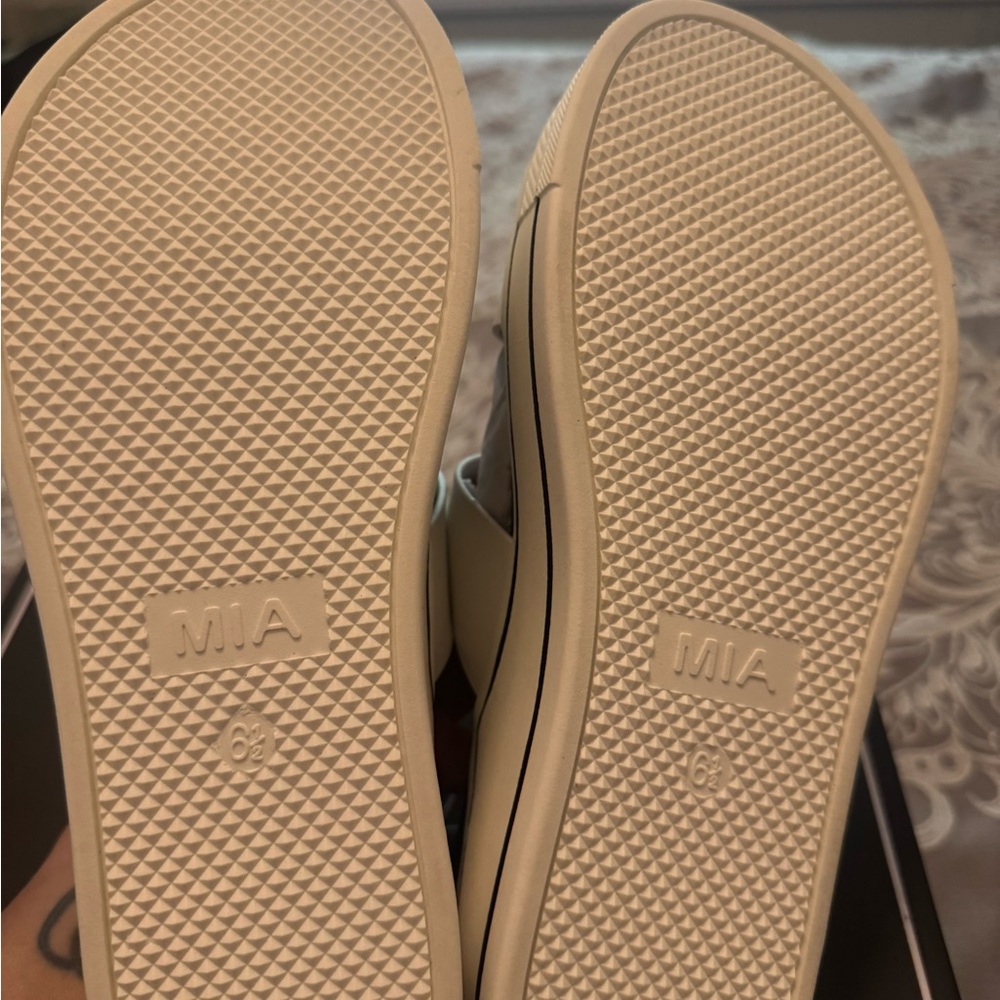 MIA White Platform Shoes with Classic Design - Picture 5 of 5